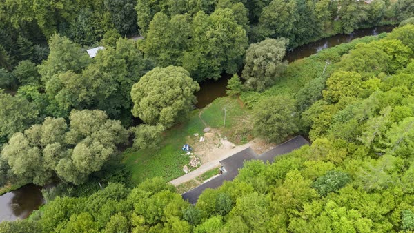 Dron 12 - objekt na brehu Svratky