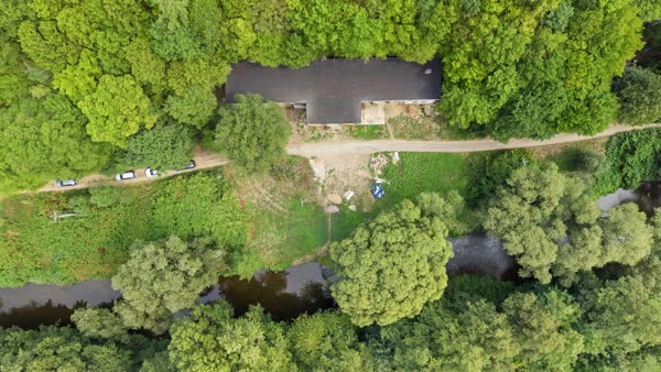 Dron 04 - objekt a reka Svratka shora