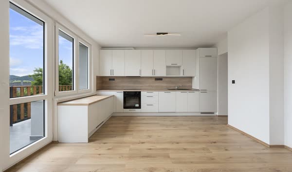 Byt 4+kk 155 m² se zahradou a balkonem (422/2)